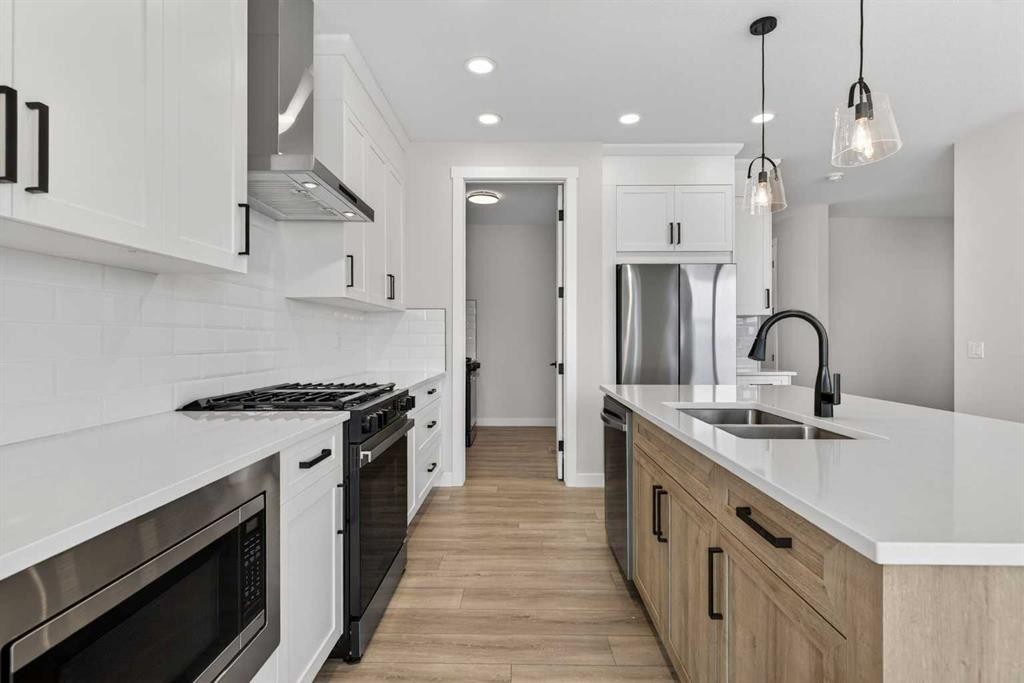 298 Kinniburgh Loop, Chestermere, AB - Indoor Photo Showing Kitchen With Double Sink With Upgraded Kitchen