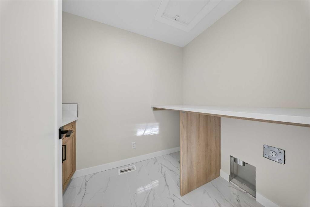 298 Kinniburgh Loop, Chestermere, AB - Indoor Photo Showing Other Room