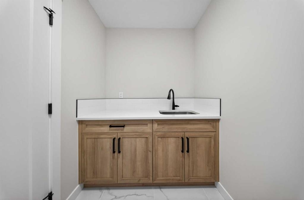 298 Kinniburgh Loop, Chestermere, AB - Indoor Photo Showing Other Room