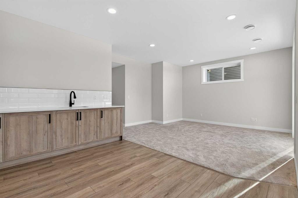 298 Kinniburgh Loop, Chestermere, AB - Indoor Photo Showing Other Room