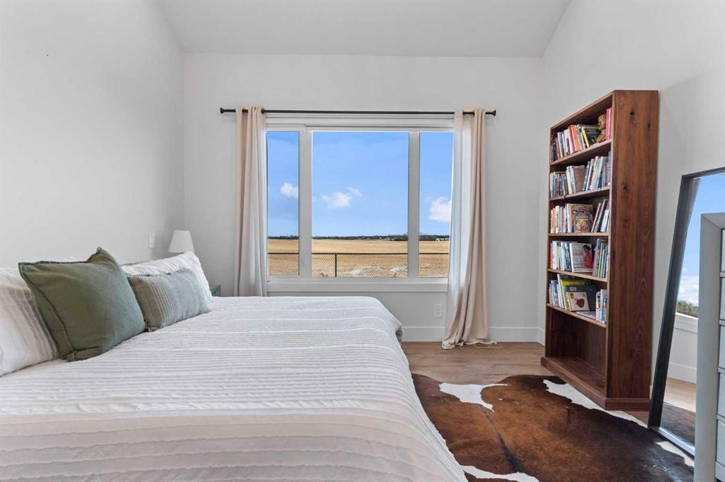 79 Sandpiper Bend, Chestermere, AB - Indoor Photo Showing Bedroom