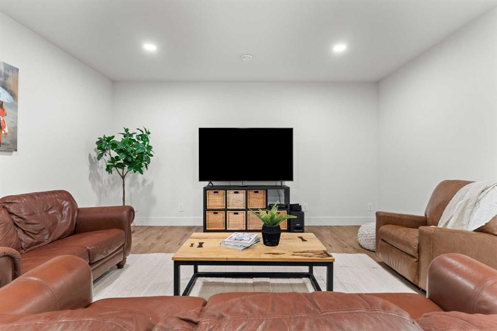 79 Sandpiper Bend, Chestermere, AB - Indoor Photo Showing Living Room