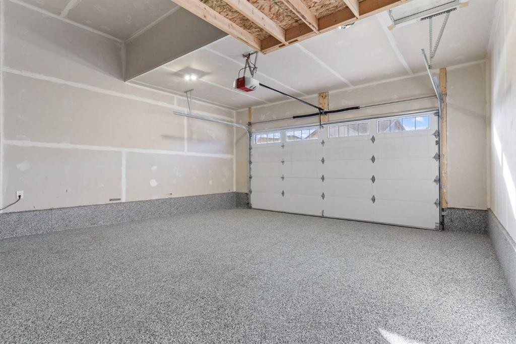 79 Sandpiper Bend, Chestermere, AB - Indoor Photo Showing Garage