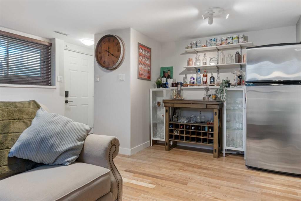 7132 36 Avenue Nw, Calgary, AB - Indoor