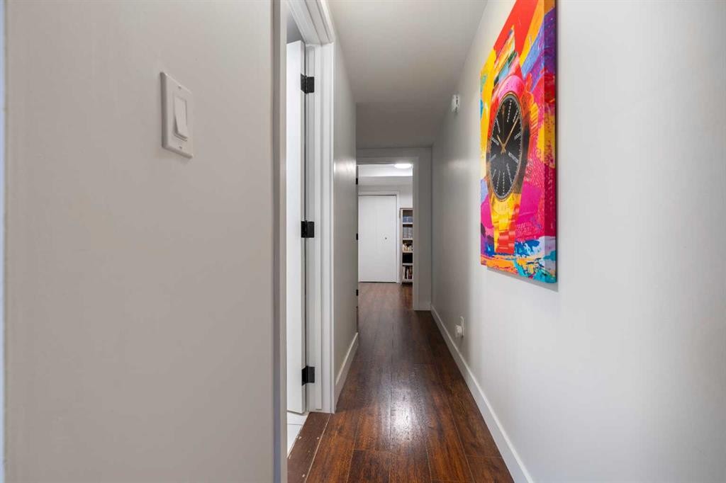 7132 36 Avenue Nw, Calgary, AB - Indoor Photo Showing Other Room