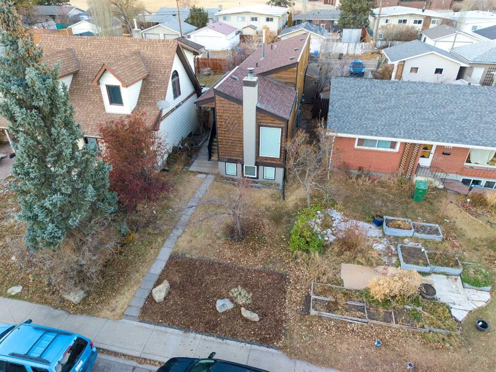 7132 36 Avenue Nw, Calgary, AB - Outdoor