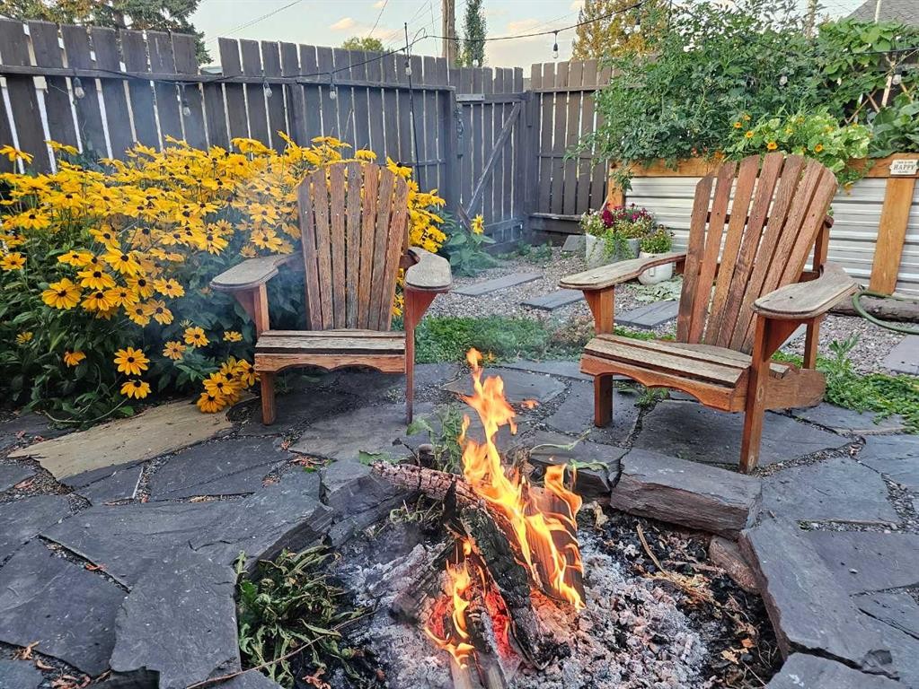 7132 36 Avenue Nw, Calgary, AB - Outdoor