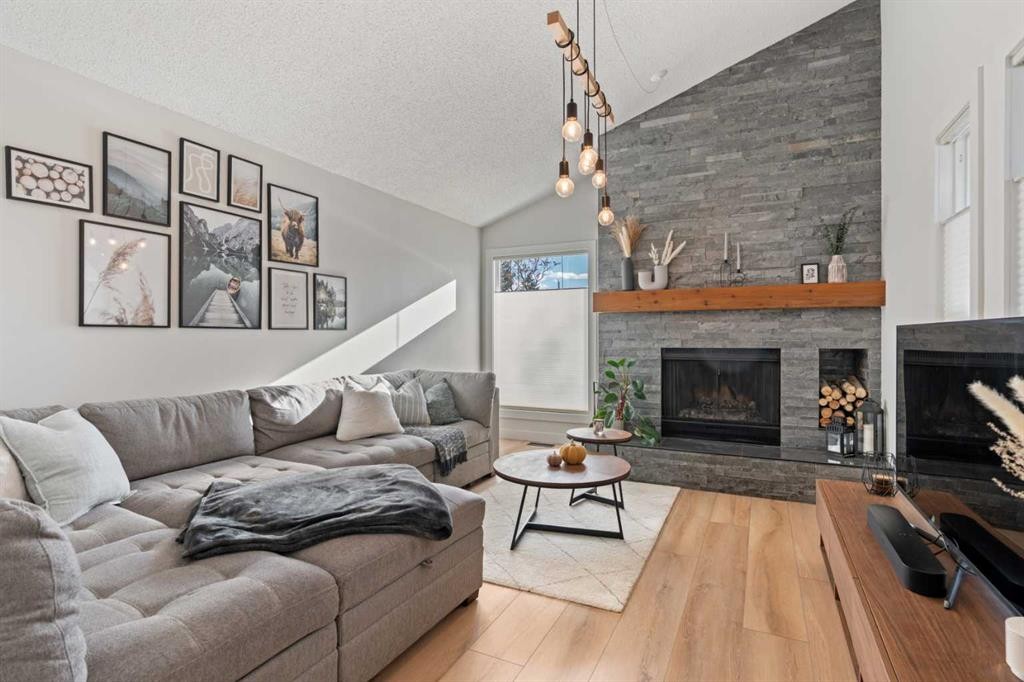 7132 36 Avenue Nw, Calgary, AB - Indoor Photo Showing Living Room With Fireplace