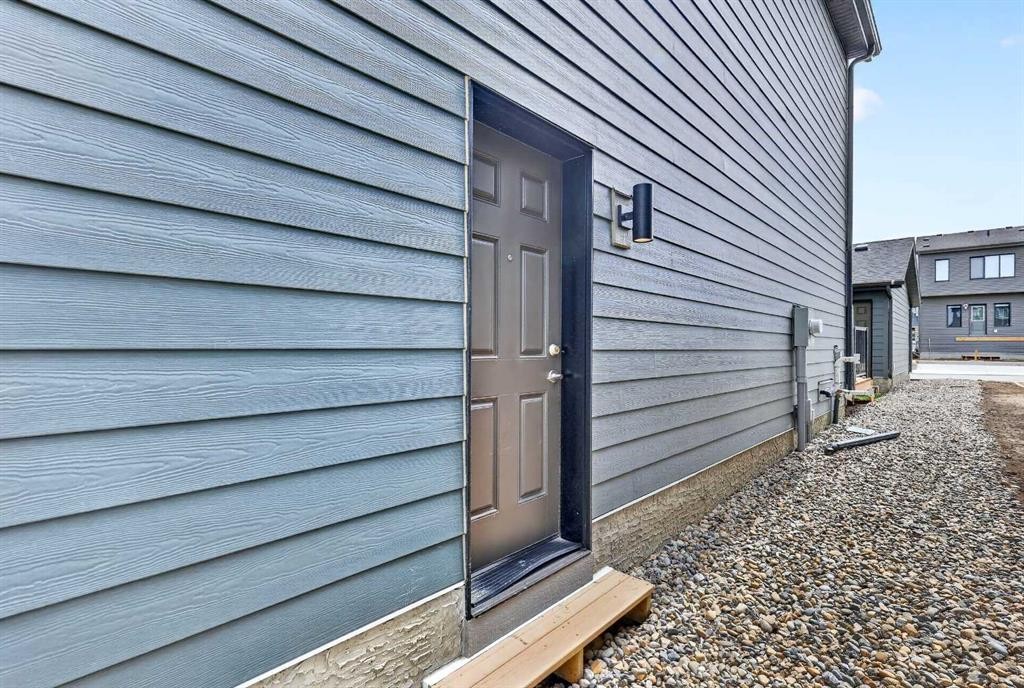 7079 Rangeview Avenue Se, Calgary, AB - Outdoor
