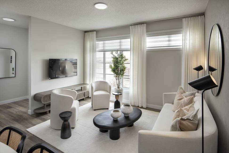 7079 Rangeview Avenue Se, Calgary, AB - Indoor Photo Showing Other Room