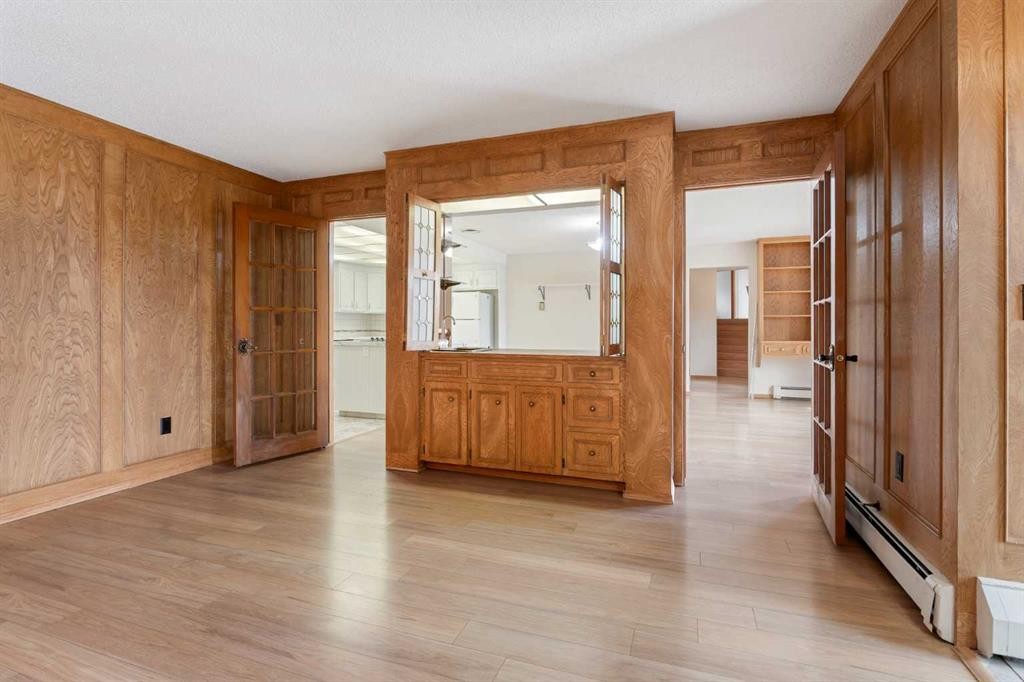 1008 Shawnee Drive Sw, Calgary, AB - Indoor Photo Showing Other Room