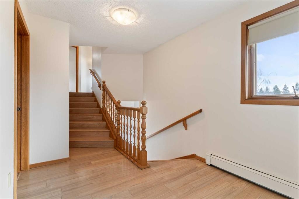 1008 Shawnee Drive Sw, Calgary, AB - Indoor Photo Showing Other Room