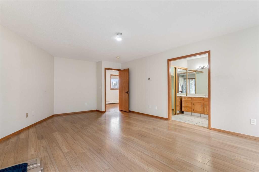 1008 Shawnee Drive Sw, Calgary, AB - Indoor Photo Showing Other Room