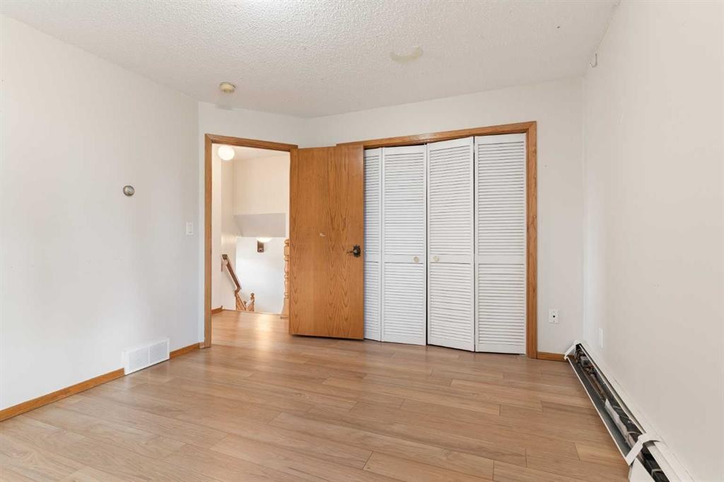 1008 Shawnee Drive Sw, Calgary, AB - Indoor Photo Showing Other Room