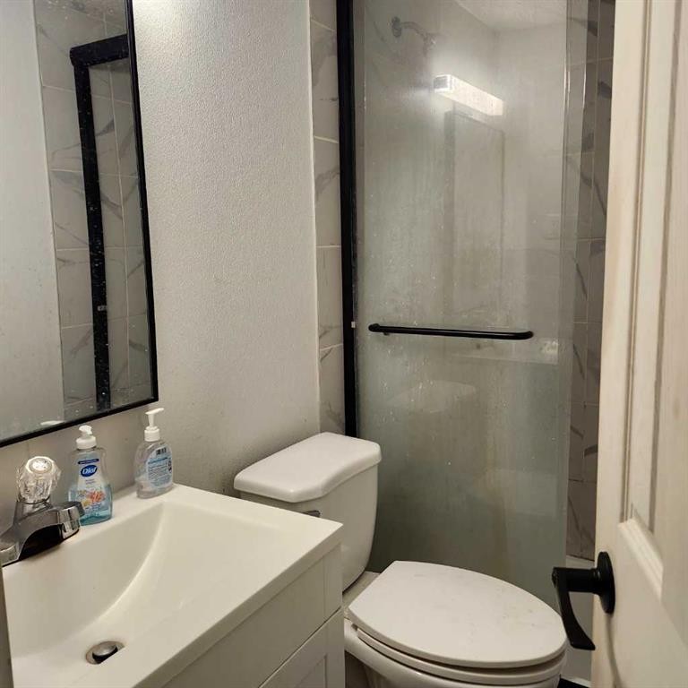 19 Margate Place Ne, Calgary, AB - Indoor Photo Showing Bathroom