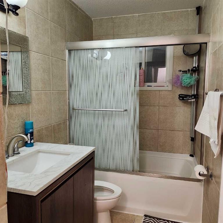 19 Margate Place Ne, Calgary, AB - Indoor Photo Showing Bathroom
