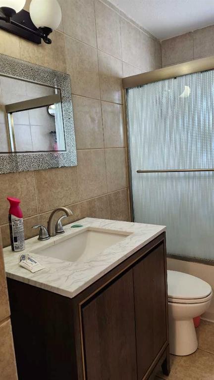 19 Margate Place Ne, Calgary, AB - Indoor Photo Showing Bathroom