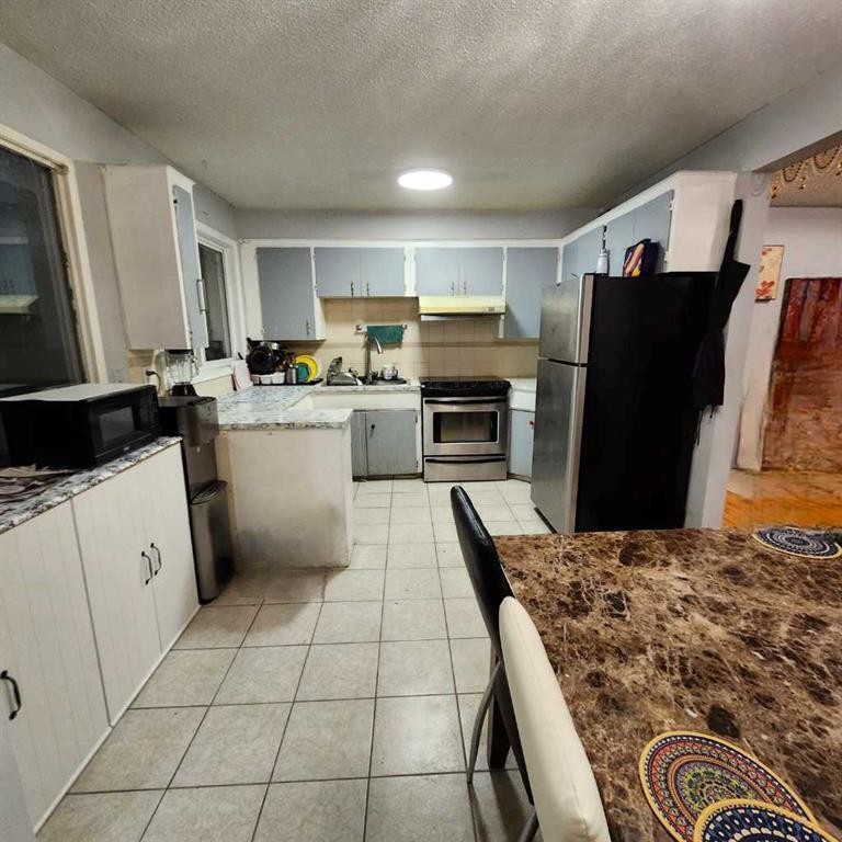 19 Margate Place Ne, Calgary, AB - Indoor Photo Showing Kitchen