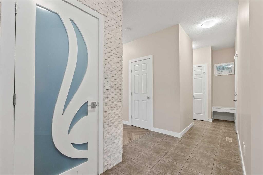 320 Nolancrest Circle Nw, Calgary, AB - Indoor Photo Showing Other Room