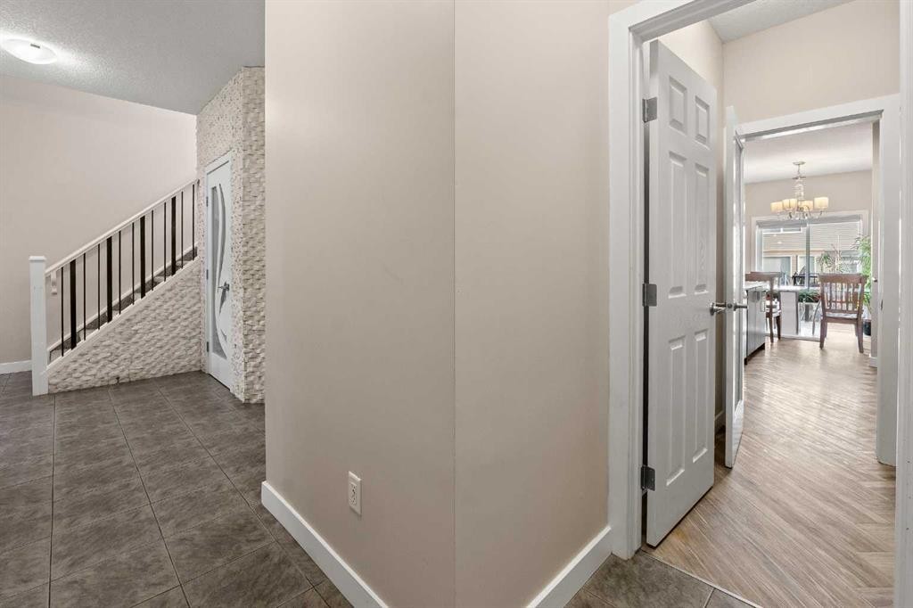 320 Nolancrest Circle Nw, Calgary, AB - Indoor Photo Showing Other Room