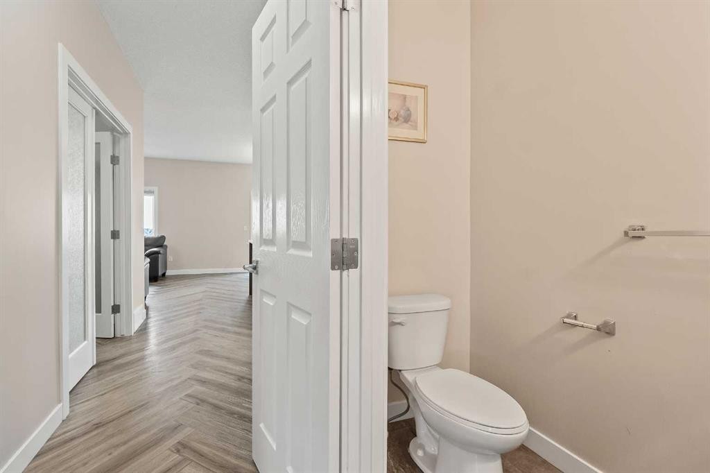 320 Nolancrest Circle Nw, Calgary, AB - Indoor Photo Showing Bathroom