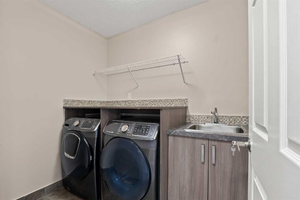 320 Nolancrest Circle Nw, Calgary, AB - Indoor Photo Showing Laundry Room