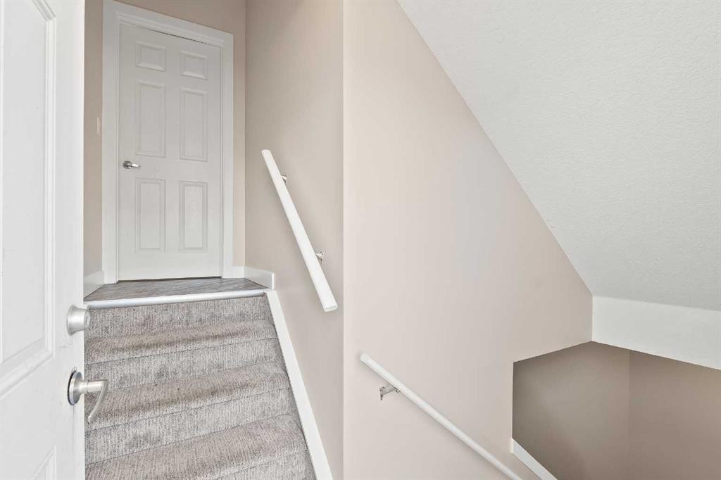 320 Nolancrest Circle Nw, Calgary, AB - Indoor Photo Showing Other Room