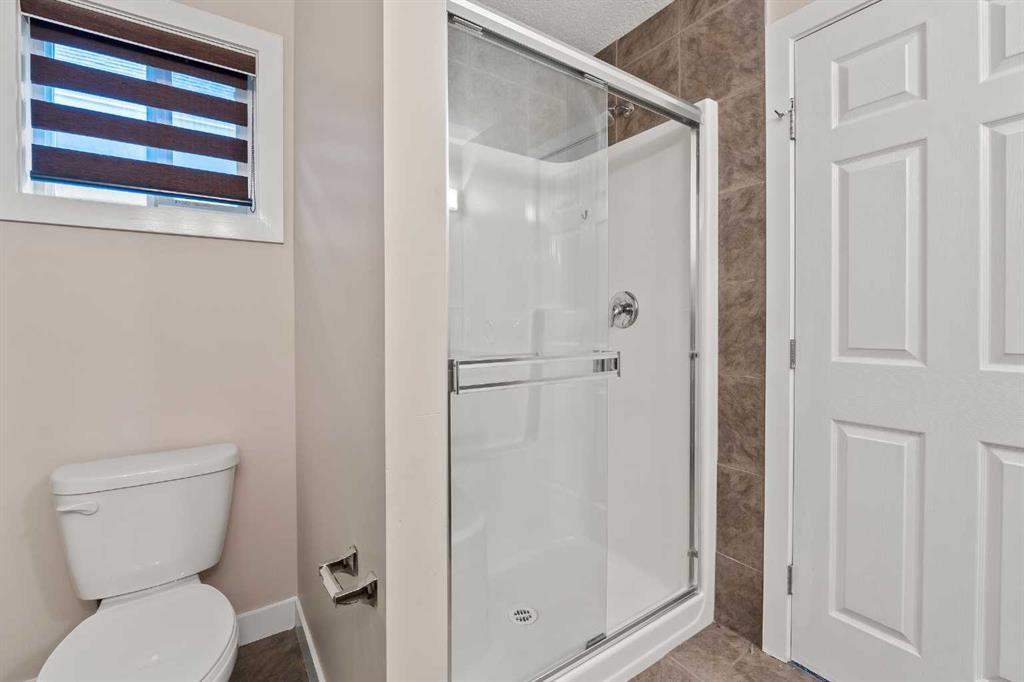 320 Nolancrest Circle Nw, Calgary, AB - Indoor Photo Showing Bathroom