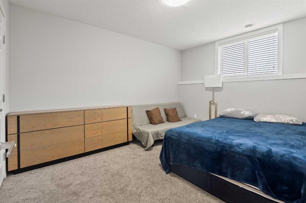 320 Nolancrest Circle Nw, Calgary, AB - Indoor Photo Showing Bedroom