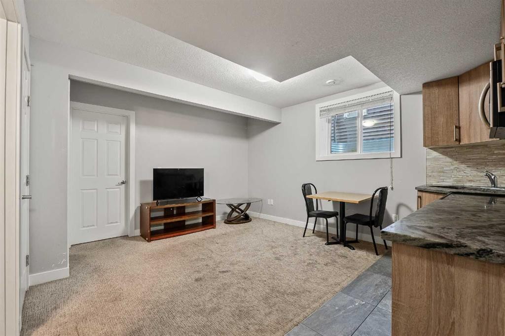 320 Nolancrest Circle Nw, Calgary, AB - Indoor