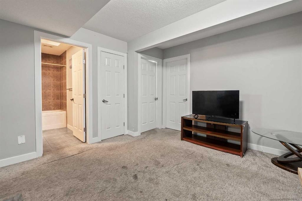 320 Nolancrest Circle Nw, Calgary, AB - Indoor