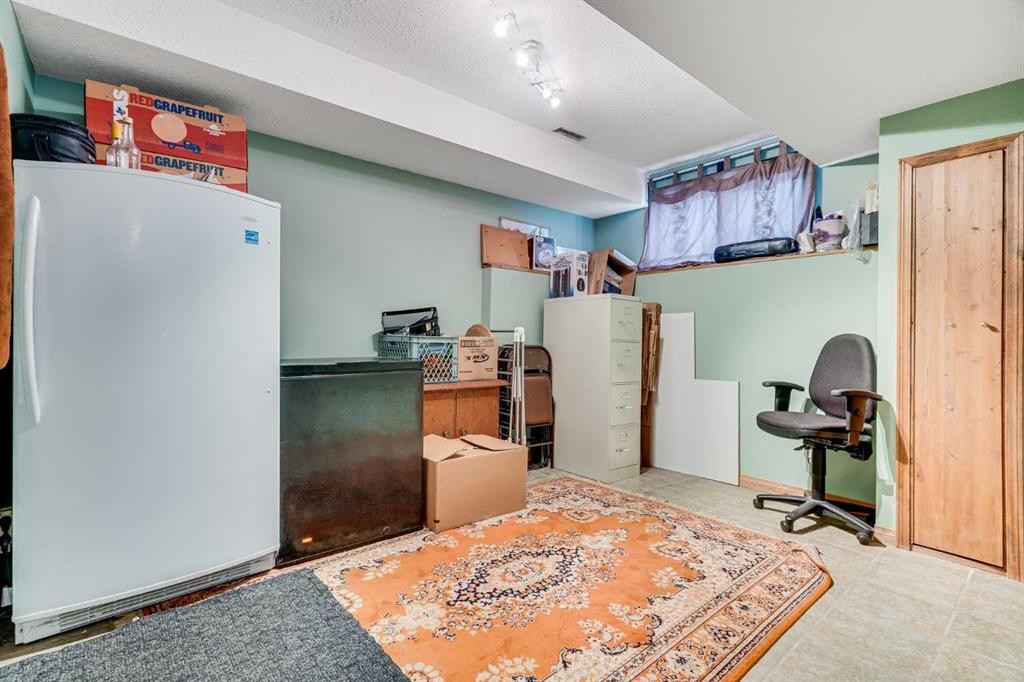 112 6 Avenue, Strathmore, AB - Indoor