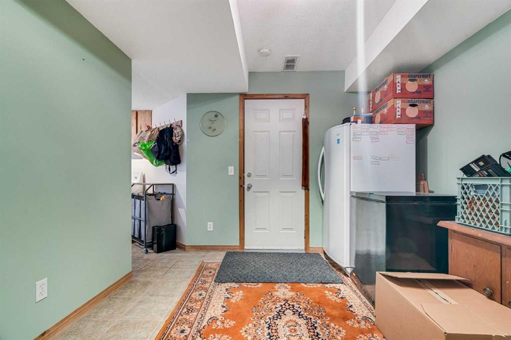 112 6 Avenue, Strathmore, AB - Indoor Photo Showing Other Room