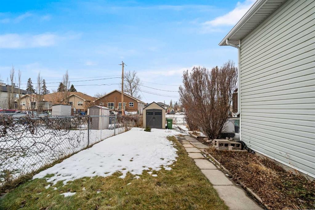 112 6 Avenue, Strathmore, AB - Outdoor