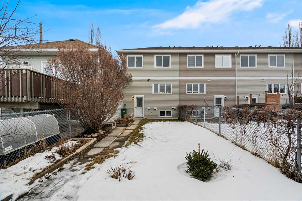 112 6 Avenue, Strathmore, AB - Outdoor