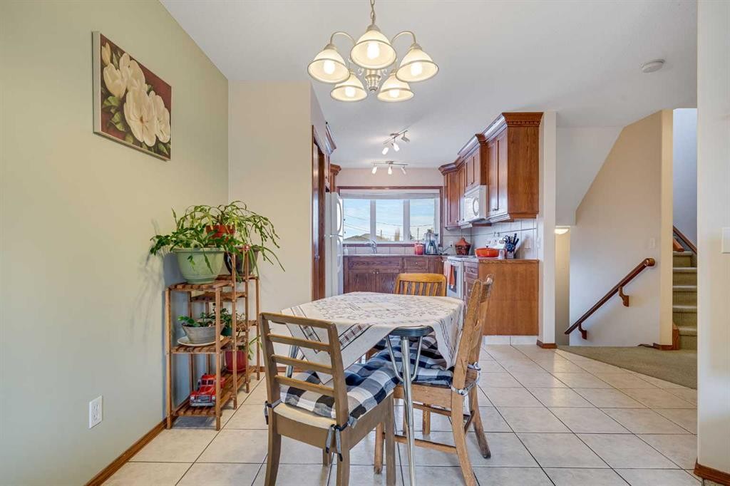 112 6 Avenue, Strathmore, AB - Indoor Photo Showing Dining Room