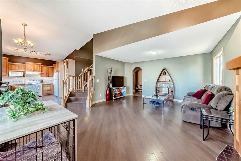 52 Douglas Ridge Close Se, Calgary, AB - Indoor Photo Showing Other Room