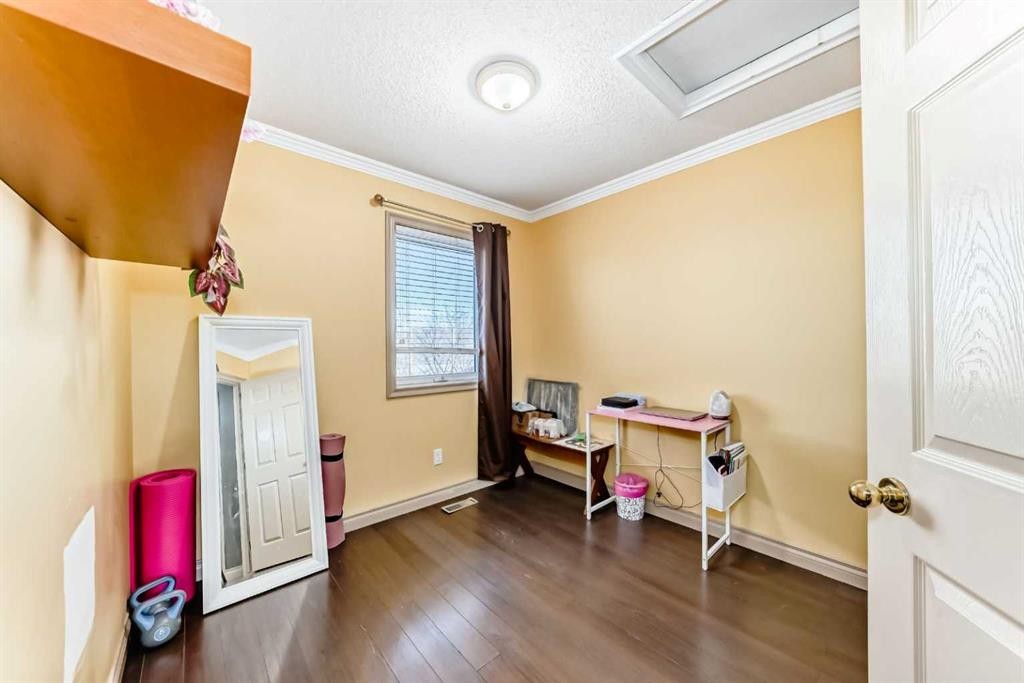 52 Douglas Ridge Close Se, Calgary, AB - Indoor Photo Showing Other Room