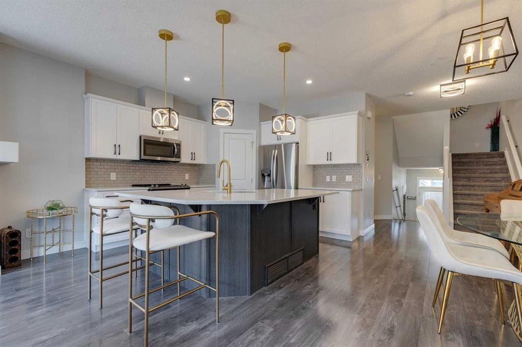 55 Sage Bluff Heights Nw, Calgary, AB - Indoor Photo Showing Kitchen With Upgraded Kitchen