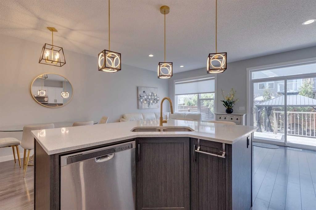 55 Sage Bluff Heights Nw, Calgary, AB - Indoor Photo Showing Kitchen With Upgraded Kitchen