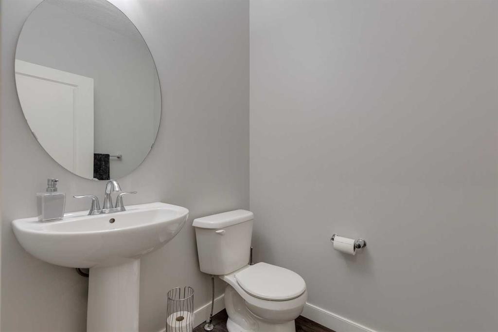 55 Sage Bluff Heights Nw, Calgary, AB - Indoor Photo Showing Bathroom