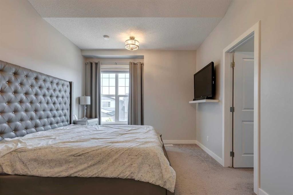 55 Sage Bluff Heights Nw, Calgary, AB - Indoor Photo Showing Bedroom