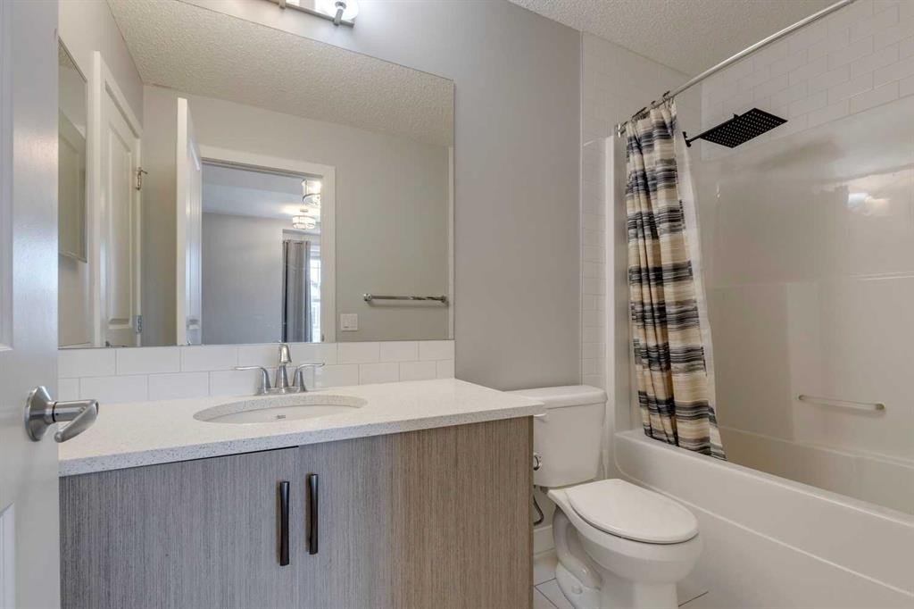 55 Sage Bluff Heights Nw, Calgary, AB - Indoor Photo Showing Bathroom