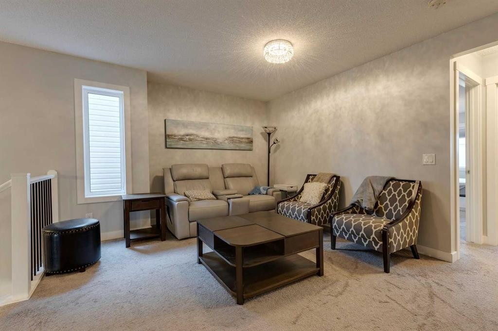 55 Sage Bluff Heights Nw, Calgary, AB - Indoor Photo Showing Living Room