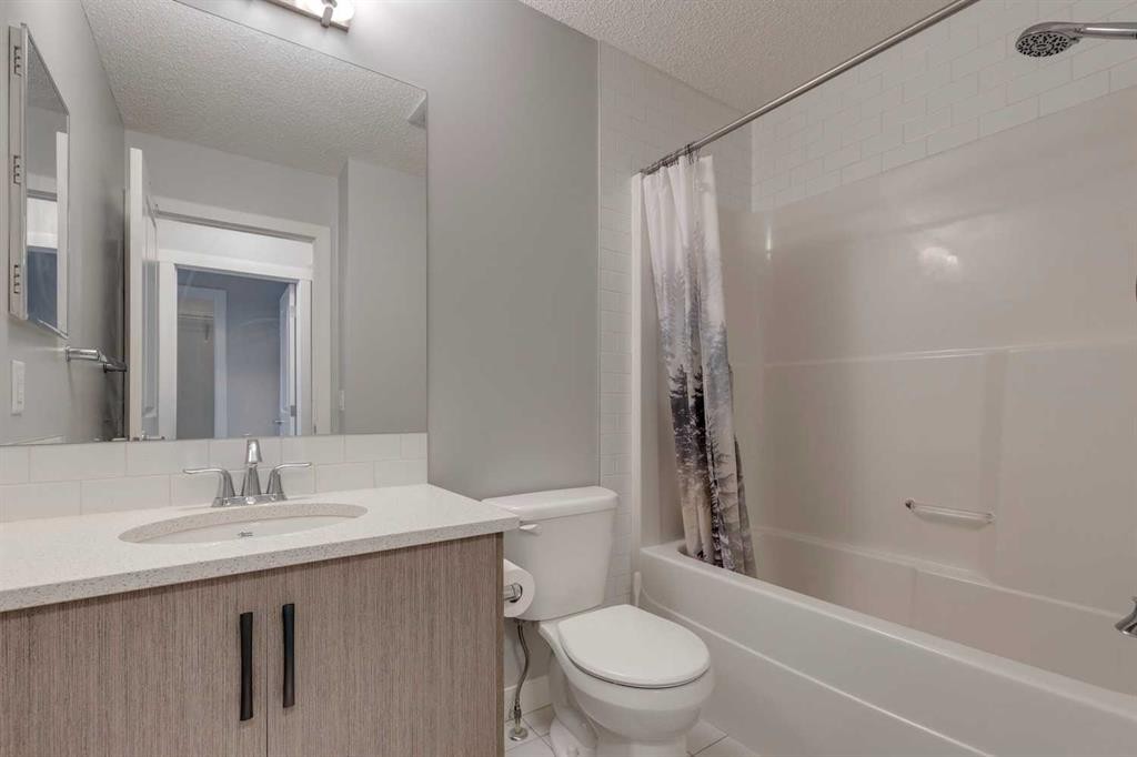 55 Sage Bluff Heights Nw, Calgary, AB - Indoor Photo Showing Bathroom