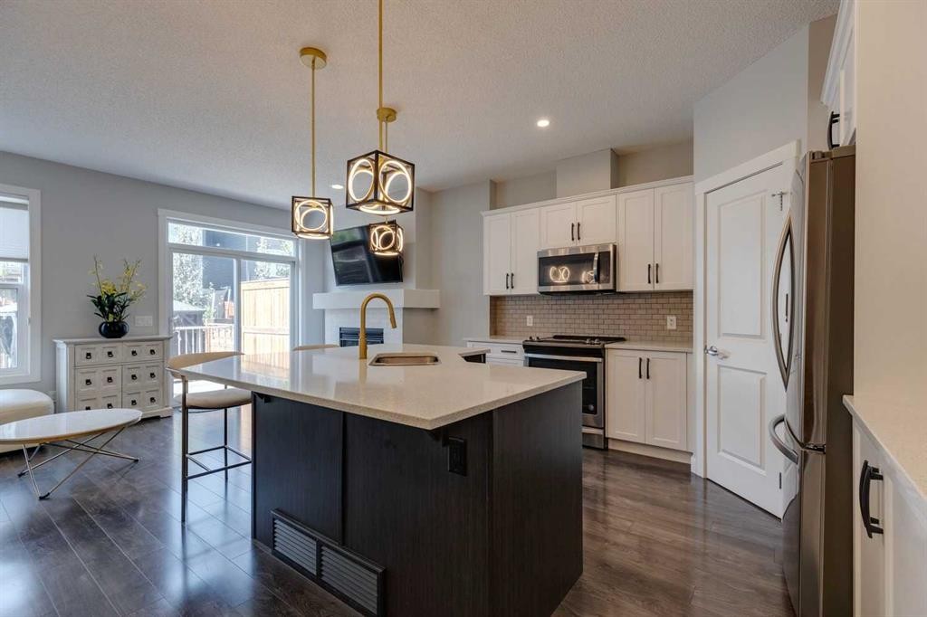 55 Sage Bluff Heights Nw, Calgary, AB - Indoor Photo Showing Kitchen With Upgraded Kitchen