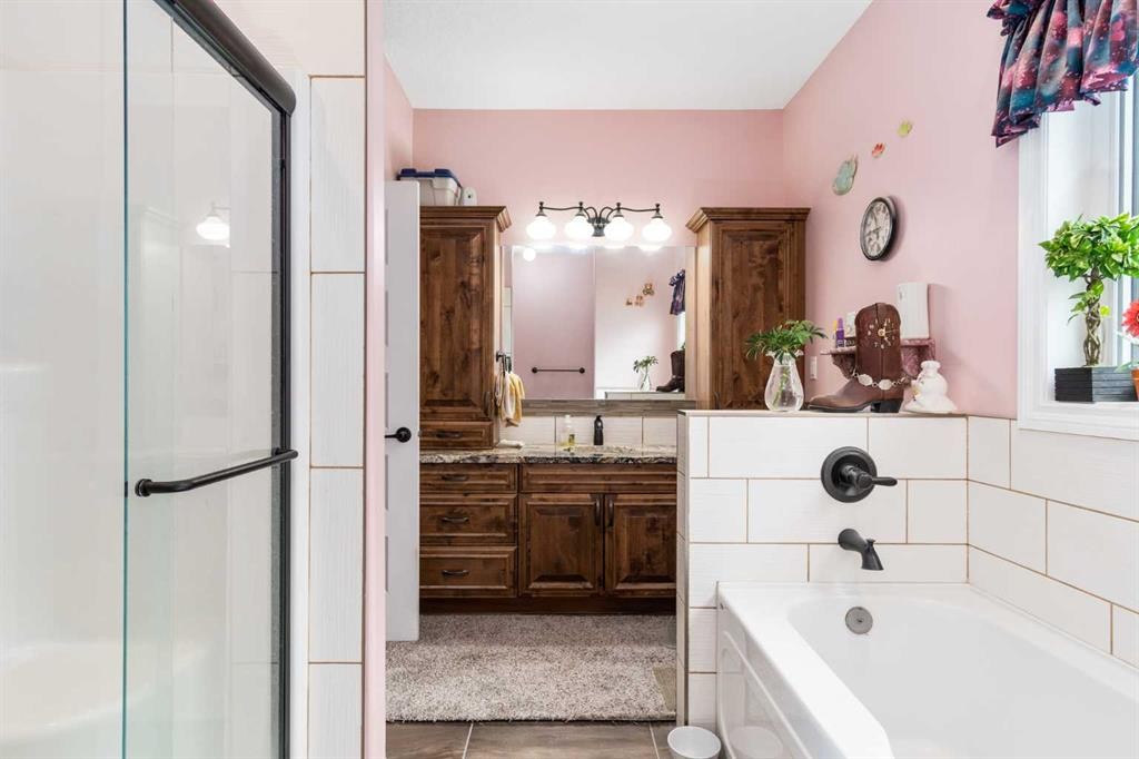79 Harrison Green, Olds, AB - Indoor Photo Showing Bathroom