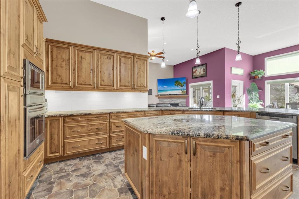 79 Harrison Green, Olds, AB - Indoor Photo Showing Kitchen
