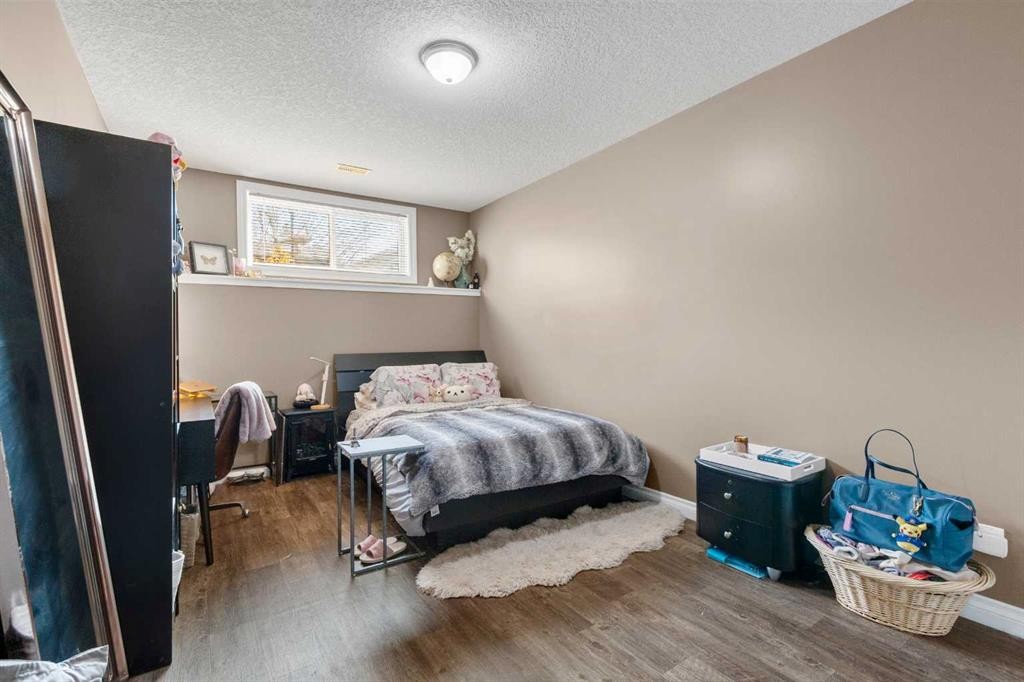 79 Harrison Green, Olds, AB - Indoor Photo Showing Bedroom