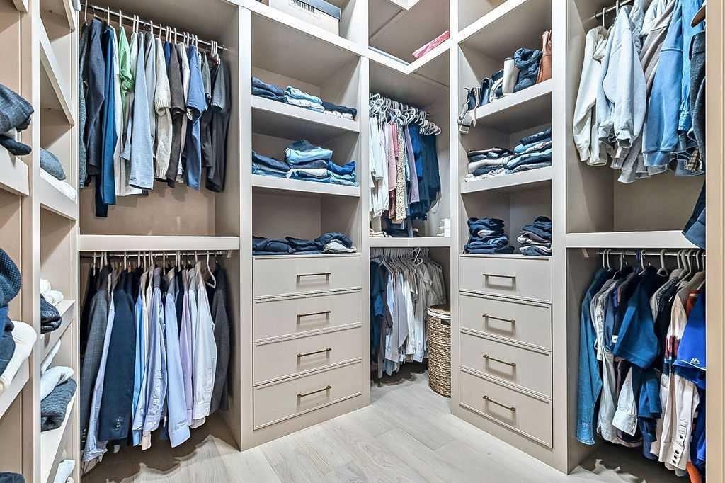 56 Lissington Drive Sw, Calgary, AB - Indoor With Storage